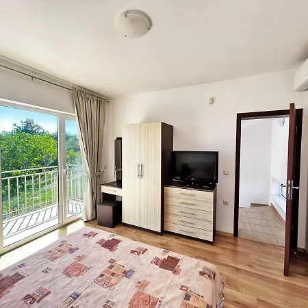 Regina Bella Villa *