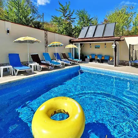 Regina Bella Villa *