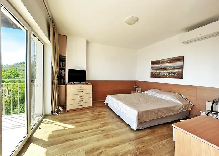 Regina Bella * بالشيك