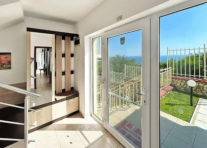 Regina Bella * بالشيك