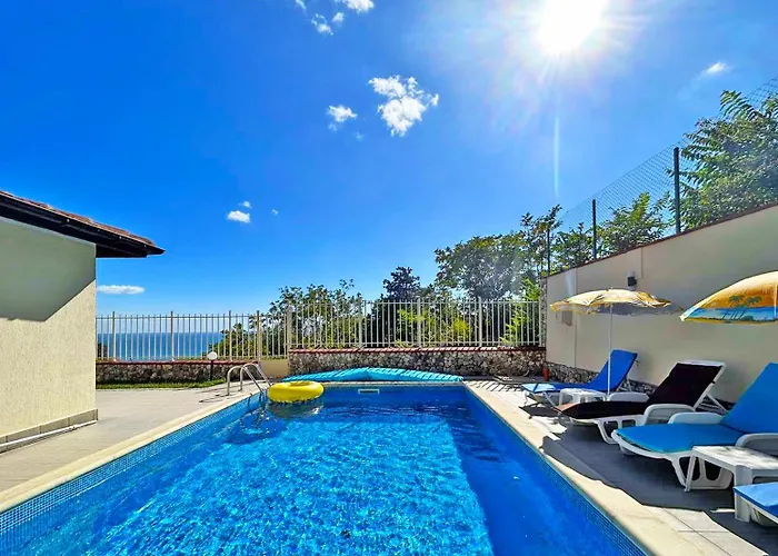 Regina Bella بالشيك