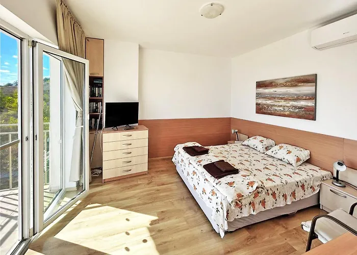 Regina Bella فيلة