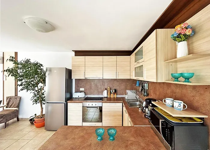 Regina Bella فيلة